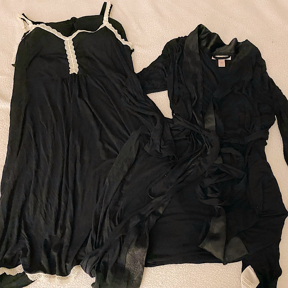 A Pea in The Pod nightgown and robe